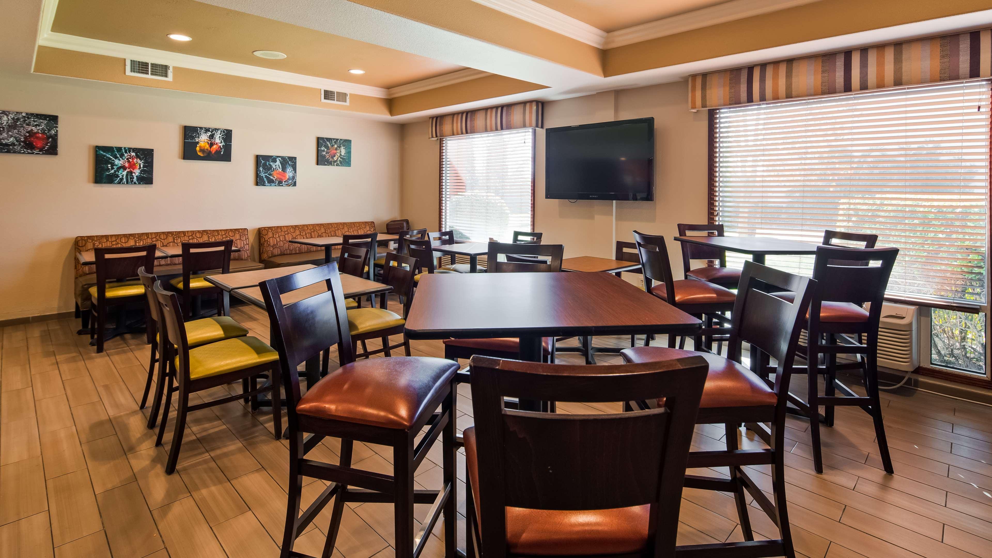 Best Western Airport Inn & Suites Oakland Exterior photo